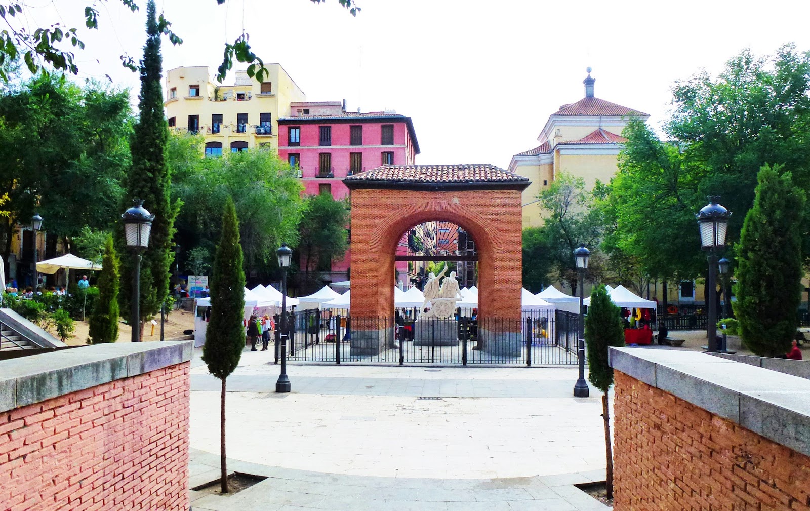 Plaza del Dos de Mayo Plaza del Dos de Mayo