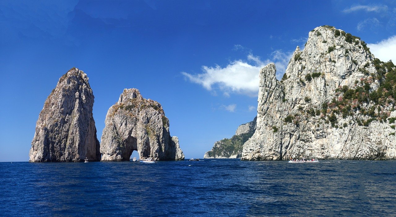 faraglioni faraglioni